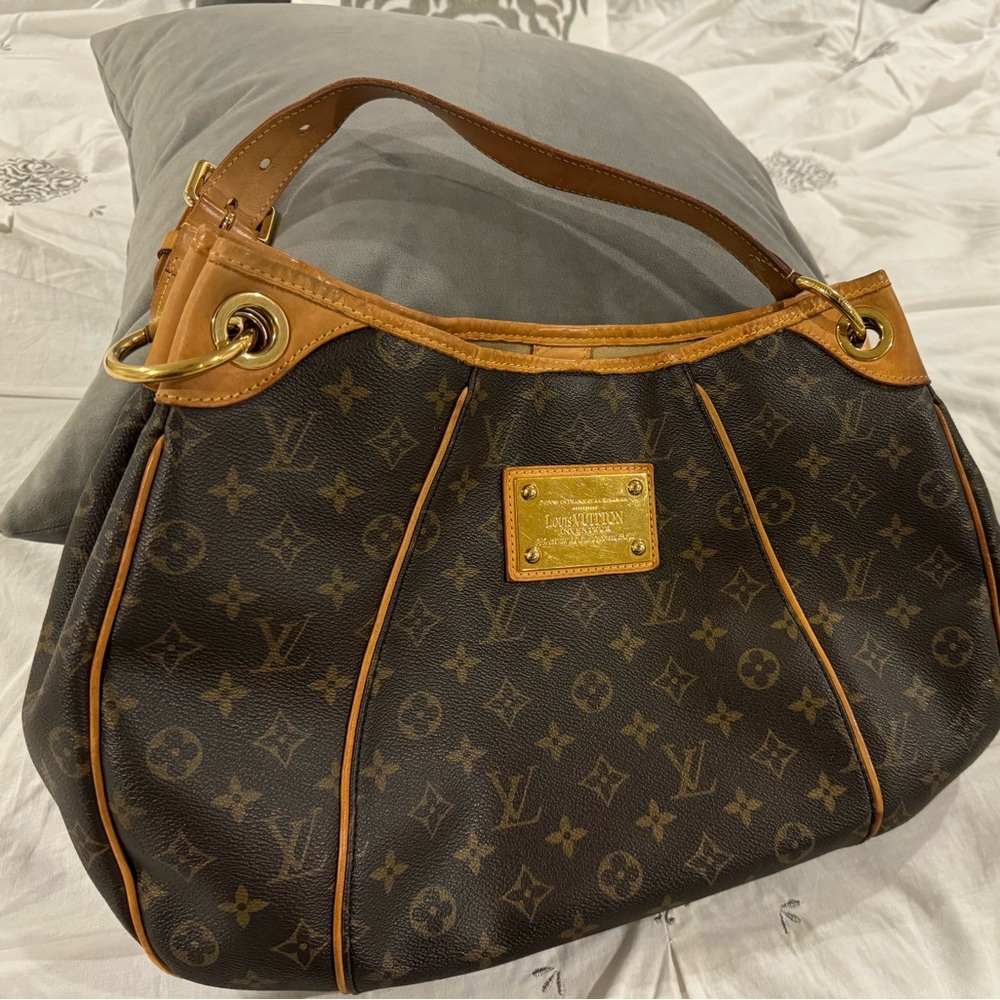 Louis Vuitton Galliera Hobo Handbag